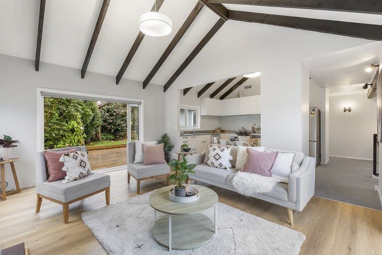 Photo of property in 17 John Witton Drive, Crofton Downs, Wellington, 6035