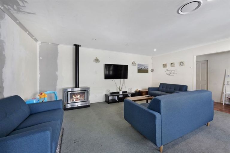 Photo of property in 20 Montana Road, Totara Park, Upper Hutt, 5018