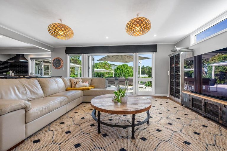 Photo of property in 47 Koraha Road, Kumeu, 0892