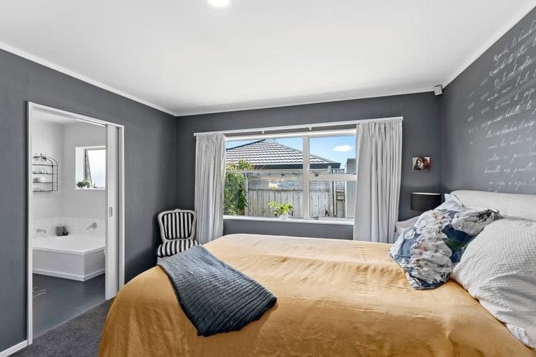 Photo of property in 5a Hemi Street, Waikanae, 5036