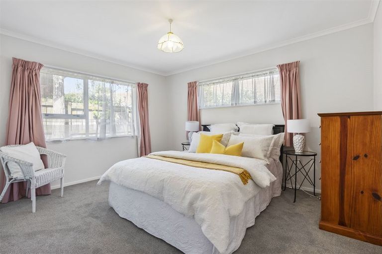 Photo of property in 47 Palmcrest Grove, Highland Park, Auckland, 2010