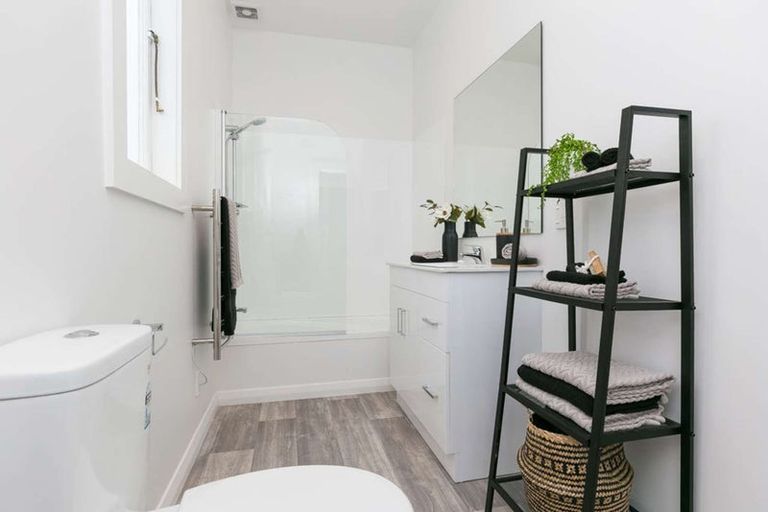 Photo of property in 100 Randwick Road, Moera, Lower Hutt, 5010