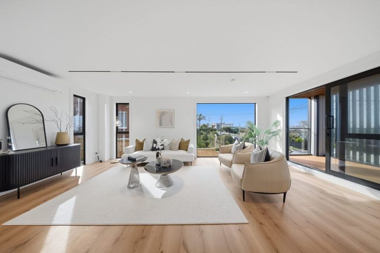 Photo of property in 2b Rangitoto Terrace, Milford, Auckland, 0620