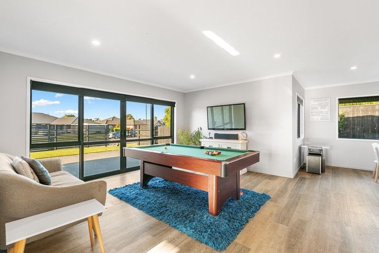 Photo of property in 50 Harbour Crest Drive, Waiuku, 2123