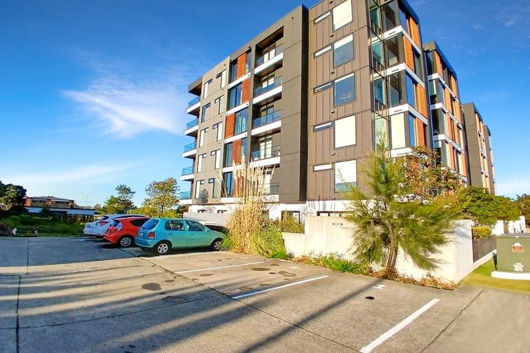 Photo of property in Frank Sargeson Apts, 205/80 Anzac Street, Takapuna, Auckland, 0622