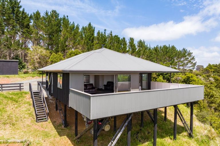 Photo of property in 827 Tinopai Road, Tinopai, Matakohe, 0593