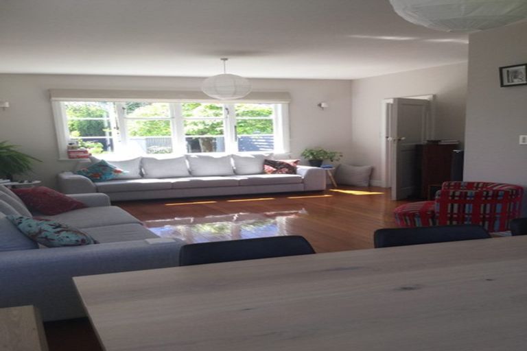 Photo of property in 35 Garreg Road, Fendalton, Christchurch, 8052