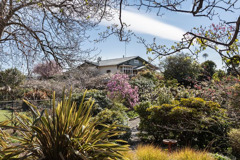 Photo of property in 42 Awamoa Road, Holmes Hill, Oamaru, 9401