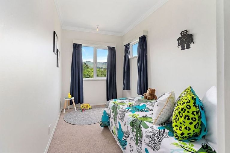 Photo of property in 7 Tainui Terrace, Tawa, Wellington, 5028