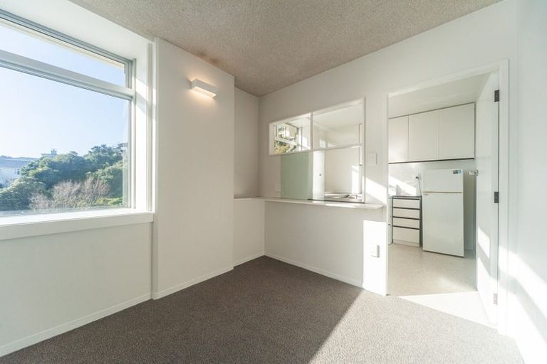 Photo of property in Jerningham Apartments, 20 Oriental Terrace, Oriental Bay, Wellington, 6011