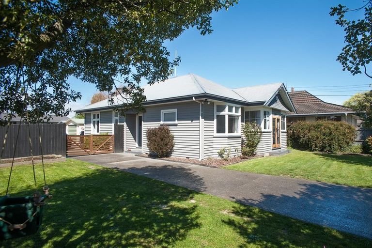 Photo of property in 16 Lincoln Road, Hillmorton, Christchurch, 8024