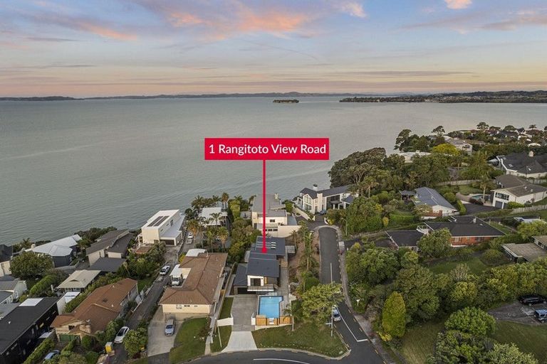 Photo of property in 1 Rangitoto View Road, Cockle Bay, Auckland, 2014