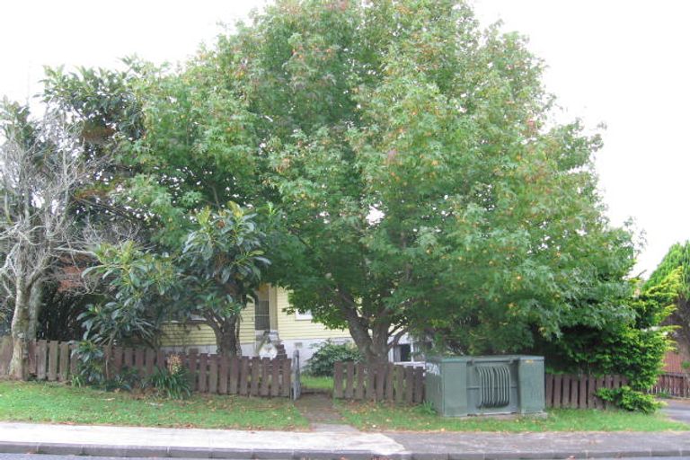 Photo of property in 3 Nandana Drive, Glen Eden, Auckland, 0602