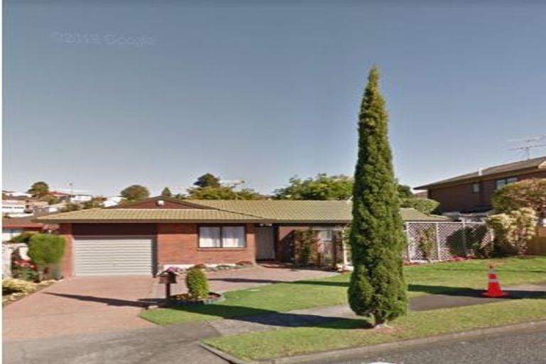 Photo of property in 108 Gosford Drive, Botany Downs, Auckland, 2010