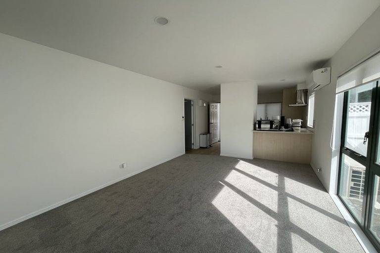 Photo of property in 4 Provence Esplanade, Te Atatu Peninsula, Auckland, 0610