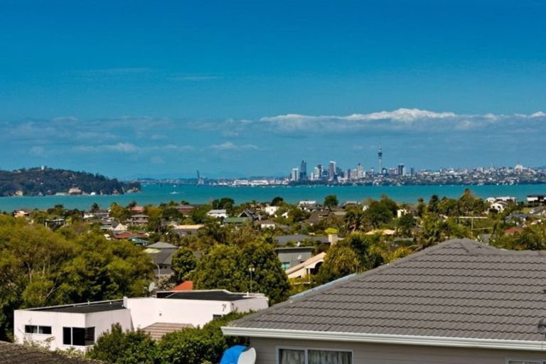 Photo of property in 17b Bernleigh Terrace, West Harbour, Auckland, 0618