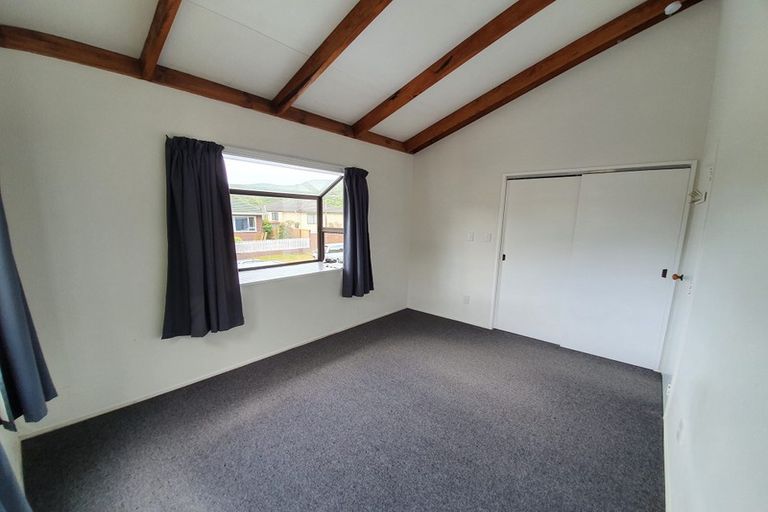 Photo of property in 22 Fiona Grove, Karori, Wellington, 6012