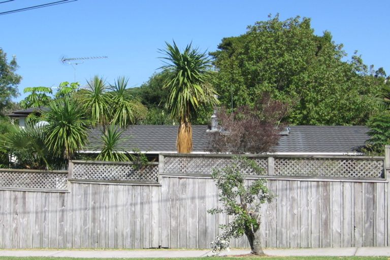 Photo of property in 1/12 Westbourne Road, Murrays Bay, Auckland, 0630