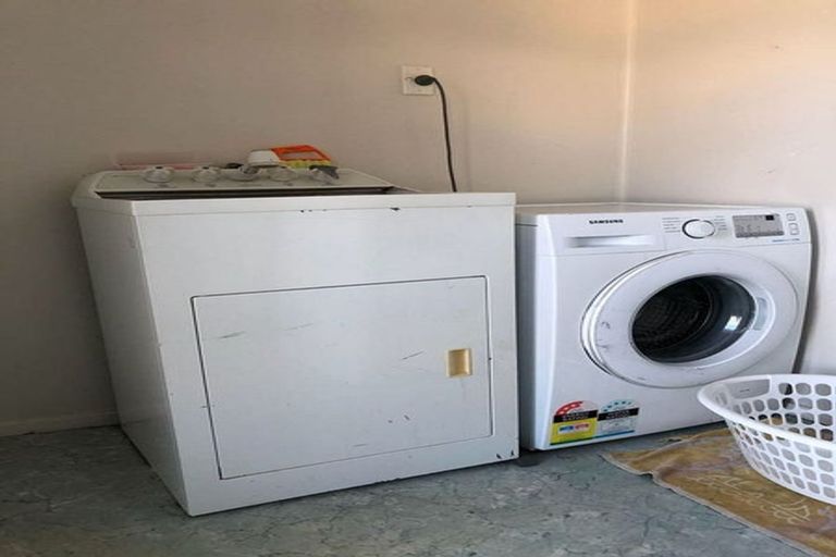 Photo of property in 2/5 Hinemoa Street, Waiwhetu, Lower Hutt, 5010