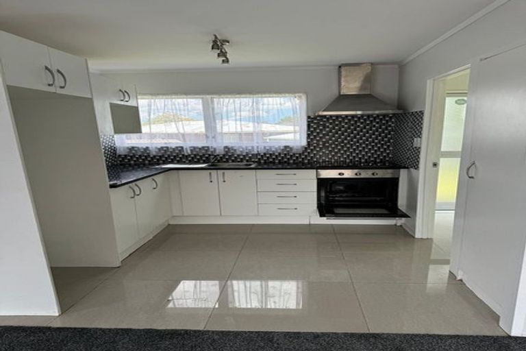 Photo of property in 1/42 Moncrieff Avenue, Clendon Park, Auckland, 2103