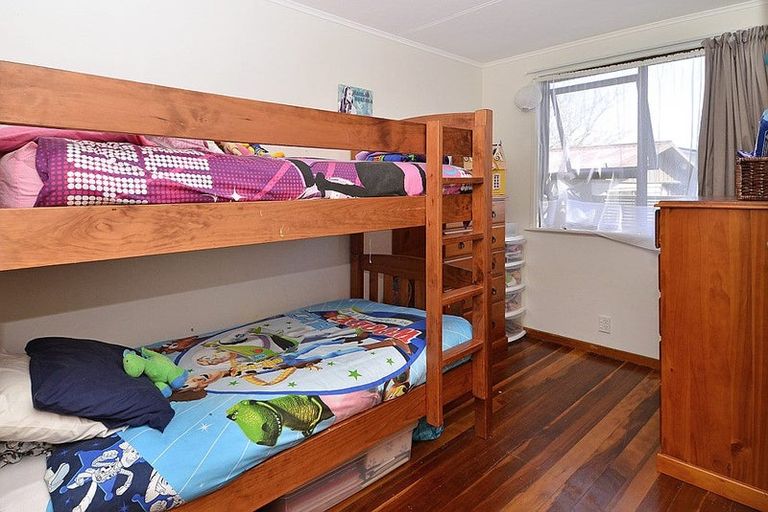 Photo of property in 1 Sullivan Avenue, Mangere Bridge, Auckland, 2022