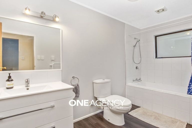 Photo of property in 27a Shackle Lane, Whitby, Porirua, 5024