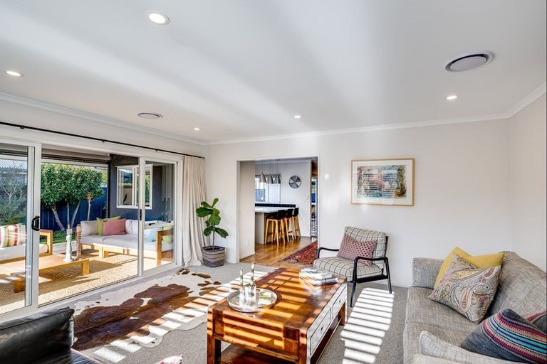 Photo of property in 16 Bourke Place, Havelock North, 4130