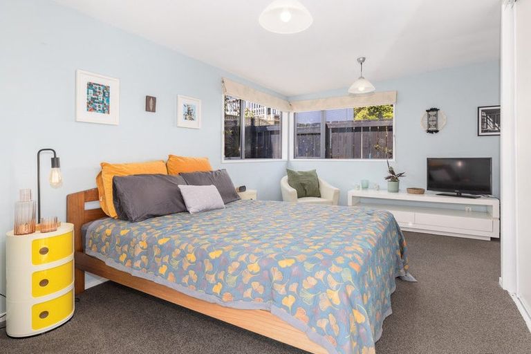 Photo of property in 11 Whanake Street, Titahi Bay, Porirua, 5022