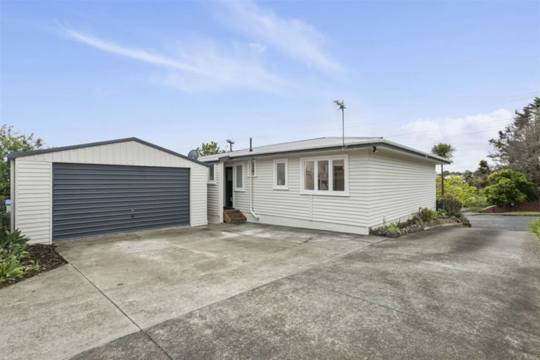 Photo of property in 31 Sunnyside Road, Sunnyvale, Auckland, 0612