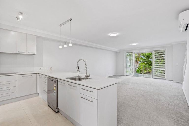 Photo of property in 29 Landmark Terrace, Orewa, 0931