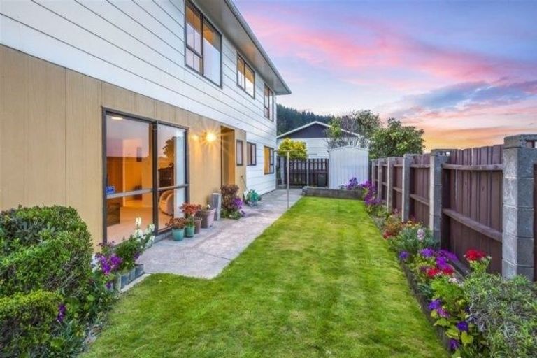Photo of property in 2 Saint Aidans Way, Tawa, Wellington, 5028