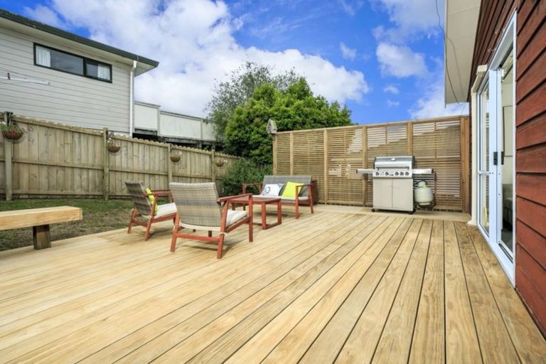 Photo of property in 1/10 Witheford Drive, Bayview, Auckland, 0629