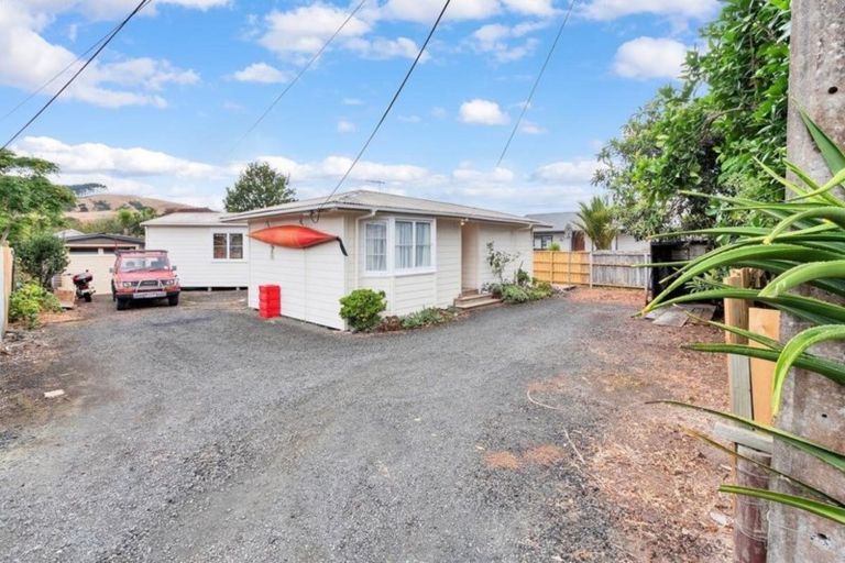 Photo of property in 52 Awaroa Road, Helensville, 0800