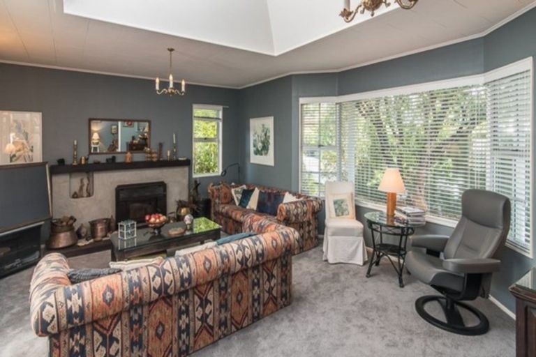 Photo of property in 52 Rewarewa Crescent, Waikanae, 5036