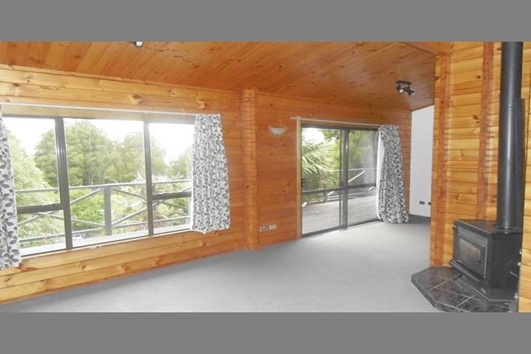 Photo of property in 554 Scenic Drive, Waiatarua, Auckland, 0612