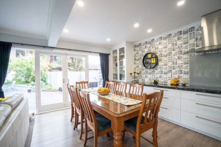 Photo of property in 9 Linmor Place, Terrace End, Palmerston North, 4410