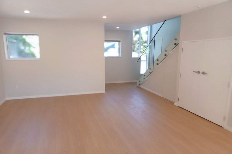 Photo of property in 39a Tui Glen Road, Birkenhead, Auckland, 0626