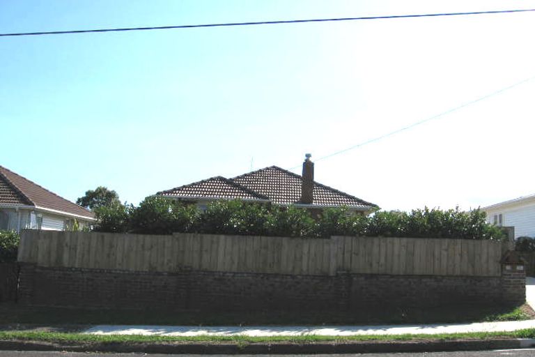 Photo of property in 13 Tiki Street, New Lynn, Auckland, 0600