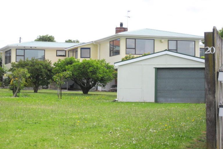 Photo of property in 22 Woodward Avenue, Mangere Bridge, Auckland, 2022