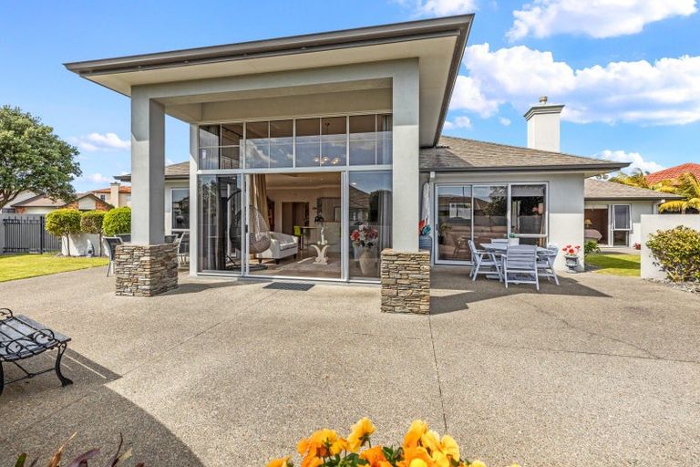 Photo of property in 1 Saratoga Court, Papamoa Beach, Papamoa, 3118