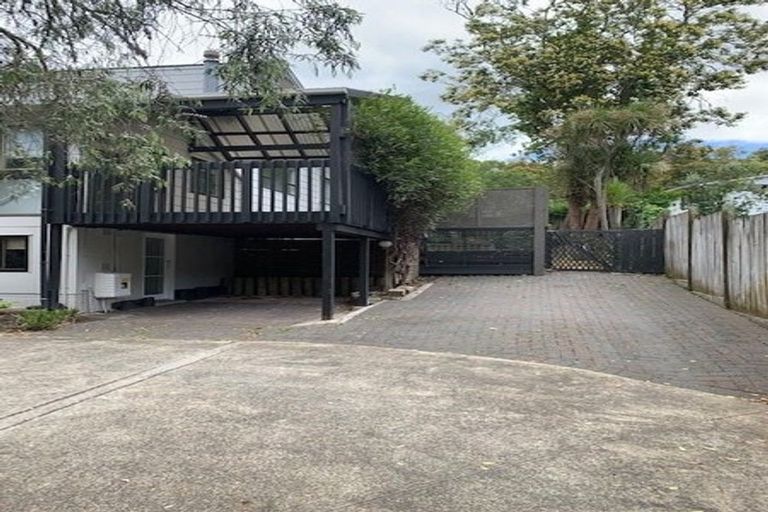 Photo of property in 1/10 Newstead Avenue, Browns Bay, Auckland, 0632