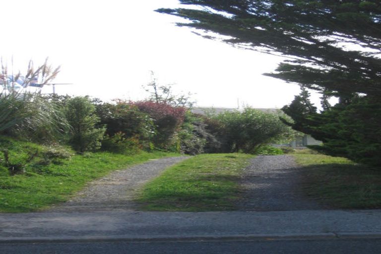 Photo of property in 37a Colchester Crescent, Newlands, Wellington, 6037