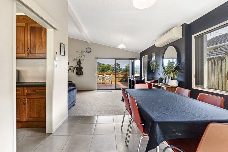 Photo of property in 100 Heta Road, Highlands Park, New Plymouth, 4312