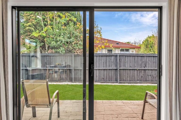 Photo of property in 2/49 Shannon Place, Belfast, Christchurch, 8051