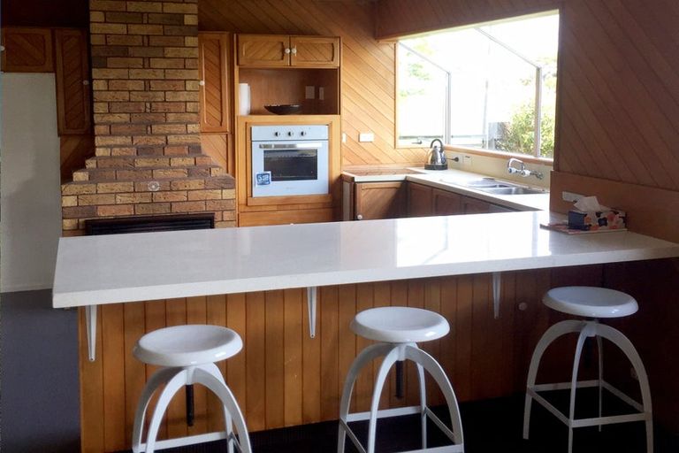 Photo of property in 25 Pyle Road West, One Tree Point, 0118