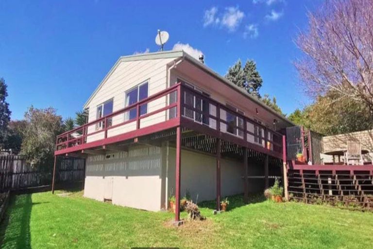 Photo of property in 21 Raelene Place, Massey, Auckland, 0614