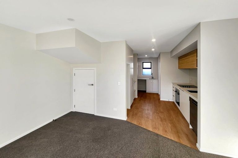 Photo of property in 4/31 Wainuiomata Road, Wainuiomata, Lower Hutt, 5014
