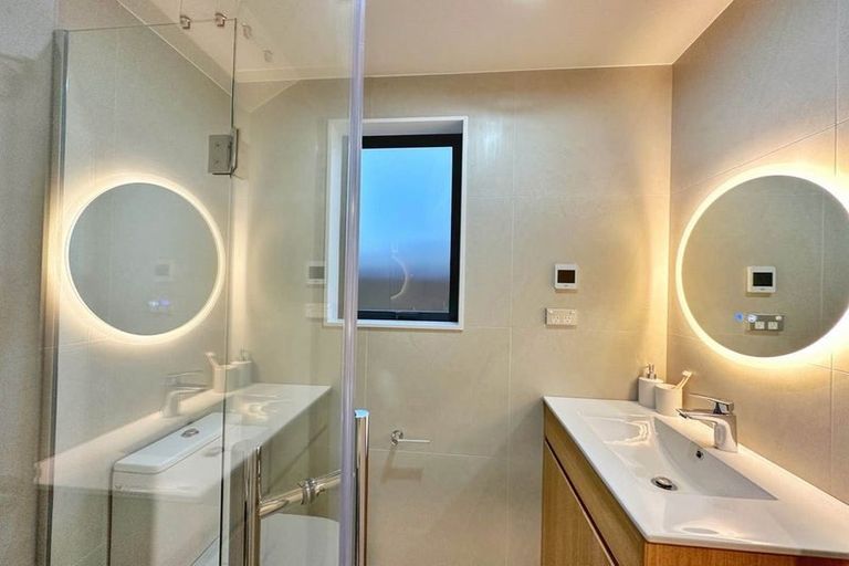 Photo of property in 10f Robert Burke Place, Henderson, Auckland, 0612