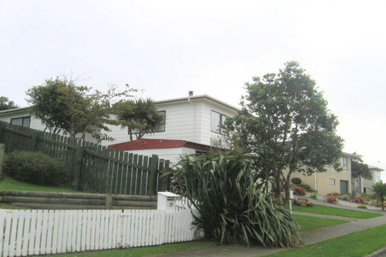 Photo of property in 37 Almora View, Ascot Park, Porirua, 5024