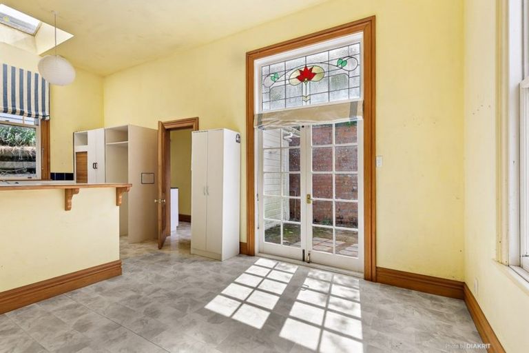 Photo of property in 68 Northland Road, Northland, Wellington, 6012